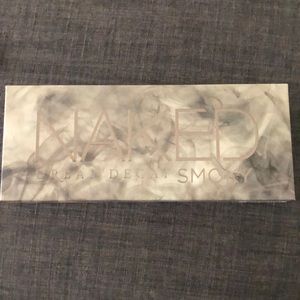 Urban Decay Smoky eyeshadow